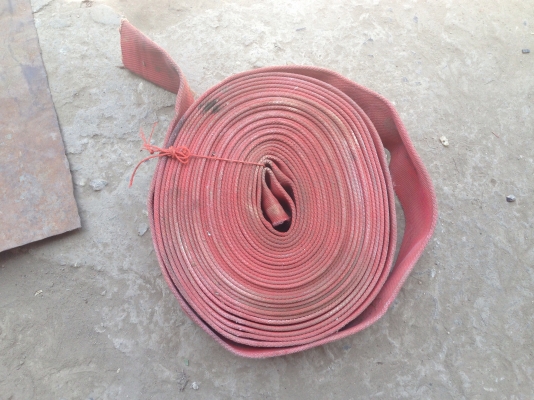 ขายสายดับเพลิง ขนาด 2.5 นิ้ว ยาว 20 เมตร made in Switzerland สภาพสวย มีหลายเส้นครับ