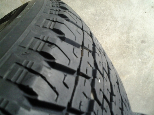 ยาง บริสโตน 255/65/17 ปี12 ดอกหนาๆนุ่มๆ