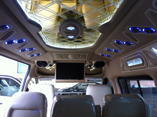 รถตู้ดีเซลพร้อมแต่ง