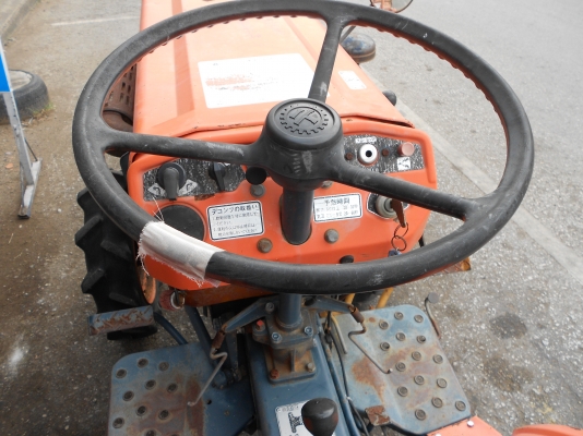 ขายถูกรถไถคูโบต้า รุ่น B6001 4WDเก่านอก คันนี้มาใหม่คับขายถูกๆ