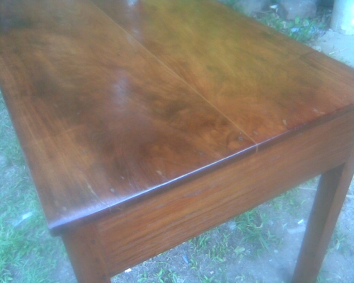 โต๊ะไม้สักรุ่นเก่า