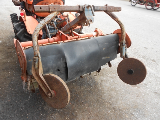 ขายถูกรถไถคูโบต้า รุ่น B6001 4WDเก่านอก คันนี้มาใหม่คับขายถูกๆ ขายถูกรถไถคูโบต้า รุ่น B6001 4WDเก่านอก คันนี้มาใหม่คับขายถูกๆ