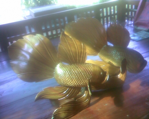 ปลากัดแกะสลักไม้สัก