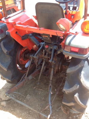 แทรกเตอร์คูโบต้า L 3408. มีใบดันหน้า เเละ โรตารี่ สภาพดีมาก เดิมทั้งคัน พร้อมใช้งาน แทรกเตอร์คูโบต้า L 3408. มีใบดันหน้า เเละ โรตารี่ สภาพดีมาก เดิมทั้งคัน พร้อมใช้งาน