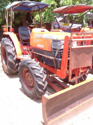แทรกเตอร์คูโบต้า L 3408. มีใบดันหน้า เเละ โรตารี่ สภาพดีมาก เดิมทั้งคัน พร้อมใช้งาน แทรกเตอร์คูโบต้า L 3408. มีใบดันหน้า เเละ โรตารี่ สภาพดีมาก เดิมทั้งคัน พร้อมใช้งาน