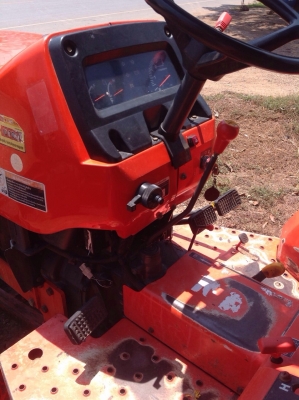 แทรกเตอร์คูโบต้า L 3408. มีใบดันหน้า เเละ โรตารี่ สภาพดีมาก เดิมทั้งคัน พร้อมใช้งาน แทรกเตอร์คูโบต้า L 3408. มีใบดันหน้า เเละ โรตารี่ สภาพดีมาก เดิมทั้งคัน พร้อมใช้งาน