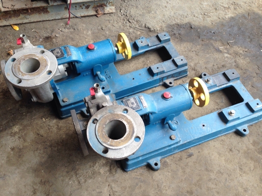 ขายหัวปั้มน้ำสแตนเลส ขนาดเข้า 2.5 นิ้ว ออก 2.5 นิ้ว พร้อมขาตั้ง Made in Japan สภาพสวยมาก พร้อมใช้งาน มี 2 ตัวครับ