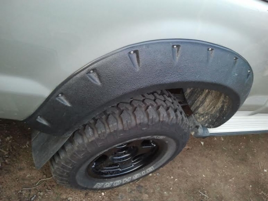 ขายโป่งล้อเย็บใส่ Toyota Vigo