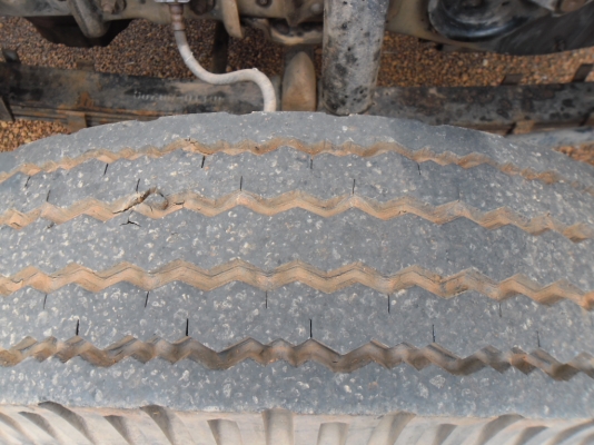 ขายรถบรรทุก 6 ล้อ TOYOTA DYNA 115 แรงตู้แห้งประตู 3 บานเครื่องเดิมเกียร์เดิมคัสซีสวยมากเครื่องดีมากชุดโอนพร้อม