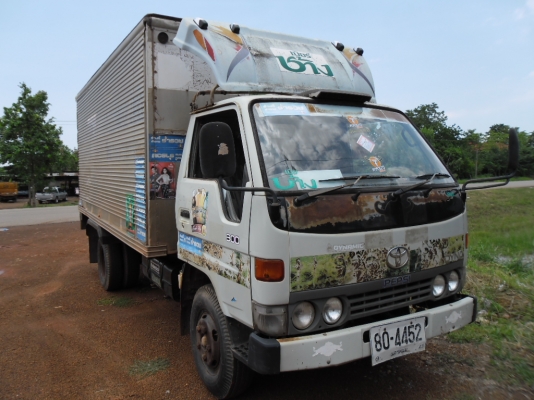 ขายรถบรรทุก 6 ล้อ TOYOTA DYNA 115 แรงตู้แห้งประตู 3 บานเครื่องเดิมเกียร์เดิมคัสซีสวยมากเครื่องดีมากชุดโอนพร้อม