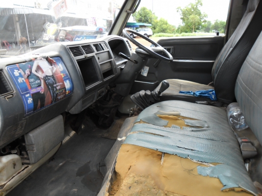 ขายรถบรรทุก 6 ล้อ TOYOTA DYNA 115 แรงตู้แห้งประตู 3 บานเครื่องเดิมเกียร์เดิมคัสซีสวยมากเครื่องดีมากชุดโอนพร้อม