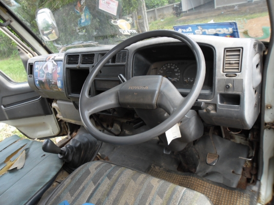 ขายรถบรรทุก 6 ล้อ TOYOTA DYNA 115 แรงตู้แห้งประตู 3 บานเครื่องเดิมเกียร์เดิมคัสซีสวยมากเครื่องดีมากชุดโอนพร้อม