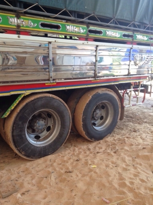 ขายรถบรรทุกสิบล้อ ISUZU FRR32P เครื่อง 6HE1 turbo 230 แรง 1 เพลา ปี 51แอร์พร้อม ยางเต็ม