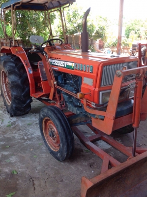 แทรกเตอร์คูโบต้า L3202 สภาพดี เดิมๆทั้งคัน ขายพร้อมใบดันหน้า