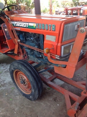 แทรกเตอร์คูโบต้า L3202 สภาพดี เดิมๆทั้งคัน ขายพร้อมใบดันหน้า