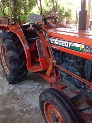 แทรกเตอร์คูโบต้า L3202 สภาพดี เดิมๆทั้งคัน ขายพร้อมใบดันหน้า