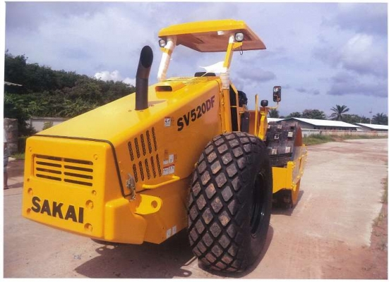 รถบดสั่นสะเทือนล้อหนามหุ้มเรียบ SAKAI รุ่น SV520DF