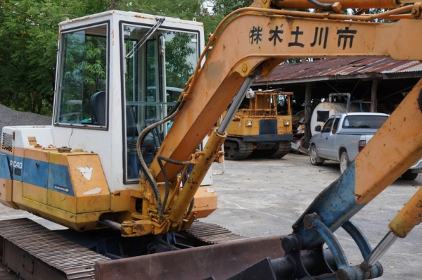 ขายรถขุด KOMUTSU PC40-6 มีหัวเก๋ง เก่านอก