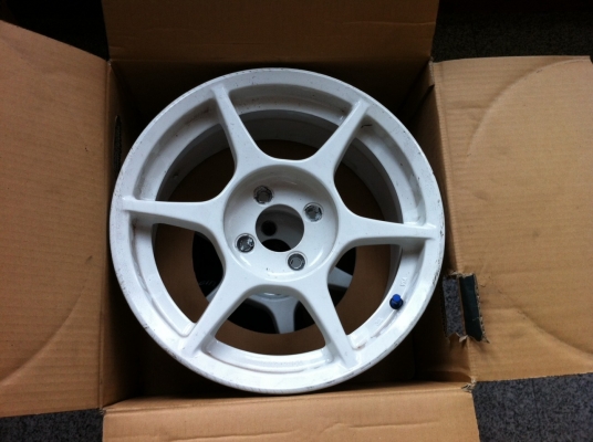 ขายล้อ Buddy Club P1 4รู  สีขาวขอบ15กว้าง7 offบวก35 ล้อแท้น่ะครับ