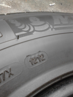 195R14 MICHELIN AGILIS มี 2 เส้น ติดต่อ.081-427-3941 195R14 MICHELIN AGILIS มี 2 เส้น ติดต่อ.081-427-3941