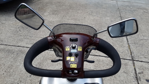 ขายด่วนๆรถไฟฟ้า 4 ล้อของคนแก่หรือคนพิการเพิ่งมาจากญี่ปุ่น