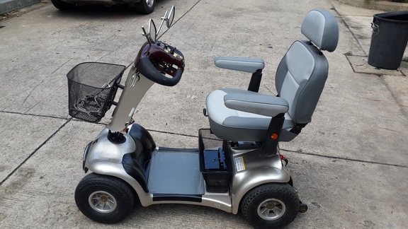 ขายด่วนๆรถไฟฟ้า 4 ล้อของคนแก่หรือคนพิการเพิ่งมาจากญี่ปุ่น