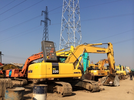 รถแบคโฮมือสอง KOMATSU PC220 สภาพรถเยี่ยม 090-268-2646 พร้อมจัด ไฟแนนซ์