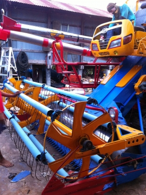 ขายรถเกี่ยวข้าวศักดิ์พัฒนา สภาพ 80\%