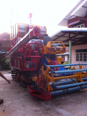 ขายรถเกี่ยวข้าวศักดิ์พัฒนา สภาพ 80\%