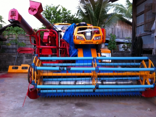 ขายรถเกี่ยวข้าวศักดิ์พัฒนา สภาพ 80\%