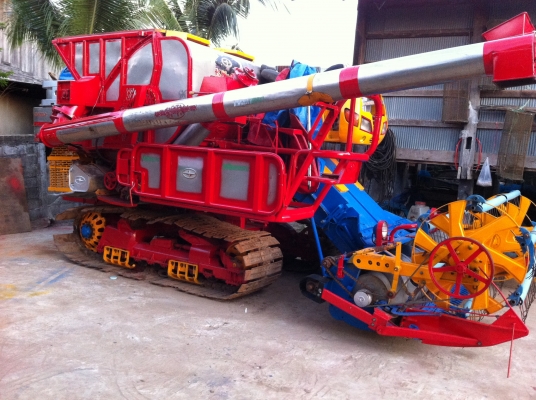 ขายรถเกี่ยวข้าวศักดิ์พัฒนา สภาพ 80\%