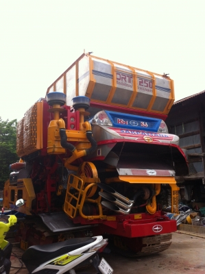 ขายรถเกี่ยวข้าวศักดิ์พัฒนา สภาพ 80\%