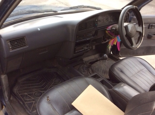 ขายรถกระบะ ไมตี้ เอ็กซ์แคป ปี 94 เครื่องเดิม 2L เกียร์ธรรมดา ภายในเบาะหนัง แอร์มี คัสซีดี ไม่มีผุ ตัวถังเดิม สีเต็ม มีริ้วรอยใช้งานบ้าง ฝาท้ายบุปบ้าง ห้องเครื่องเดิม คานหน้าเดิม เลขชัดเจน รถขับดีครับ ภาษีไม่ขาดต่อ ขายถูกครับ