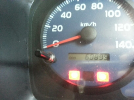 รถฮีโน่ 6 ล้อดั้ม 175 แรงม้า ปี 53  ( รถวิ่ง 68,xxx กม. )  สนใจติดต่อ 081 - 6079515