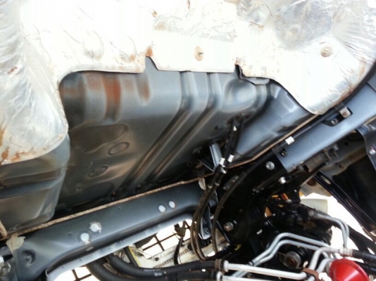 รถฮีโน่ 6 ล้อดั้ม 175 แรงม้า ปี 53  ( รถวิ่ง 68,xxx กม. )  สนใจติดต่อ 081 - 6079515