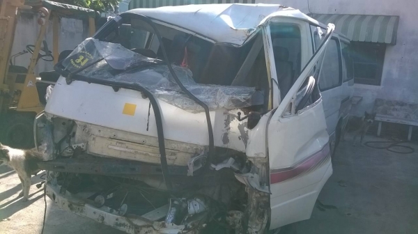 ขาย รถซาก HIACE หัวจรวด หลังคาเตี้ย