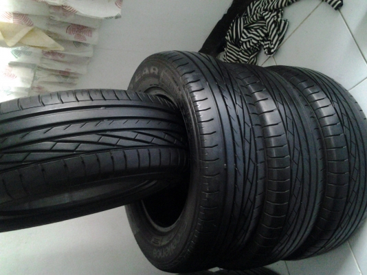 ยาง goodyear  195/65/15  ดอกหนาๆนุ่มๆ