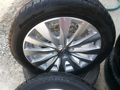 ขายล้อแม็กSUZUKI Swift ( หน้าเงา)พร้อมยางปี 12 1 ชุด ขายล้อแม็กSUZUKI Swift ( หน้าเงา)พร้อมยางปี 12 1 ชุด