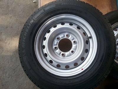 ขายล้อกะทะขอบ15 6 รู พร้อมยาง 1 ชุด