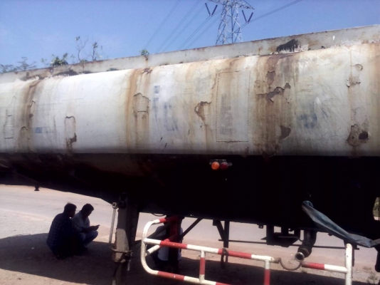 ขายตามสภาพรถใช้งานอยู่ถังบรรุน้ำมัน 3 เพลา ลดราคาเหลือ250,000 ขายตามสภาพรถใช้งานอยู่ถังบรรุน้ำมัน 3 เพลา ลดราคาเหลือ250,000