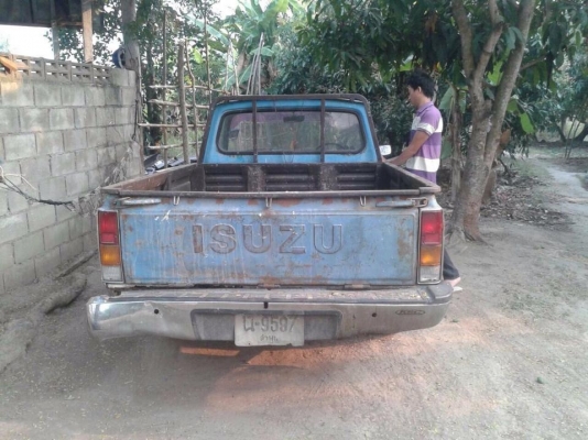 ขาย isuzu kb20หน้าเบนส์ ทะเบียนเต็มพร้อมโอน ขาย isuzu kb20หน้าเบนส์ ทะเบียนเต็มพร้อมโอน