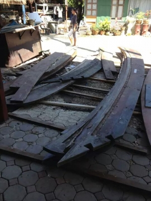 ขายไม้จั่วลูกฟักและปั้นลมไม้แดง รื้อมาจาก รี ภูเก็จ