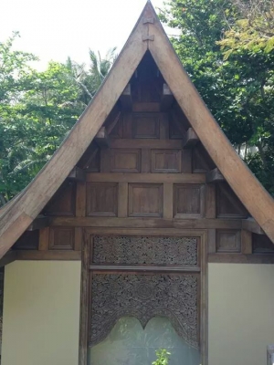 ขายไม้จั่วลูกฟักและปั้นลมไม้แดง รื้อมาจาก รี ภูเก็จ