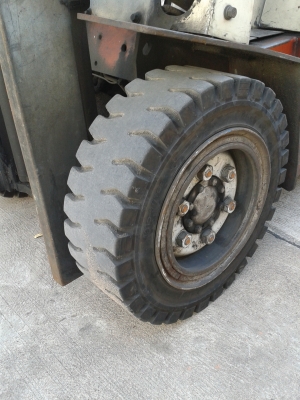 ขาย โฟล์คลิฟท์ NISSAN F6J02A30U ขนาด 3ตัน ยกสูง 3m เกียร์ออโต้ ยางตัน 280,000 บาท