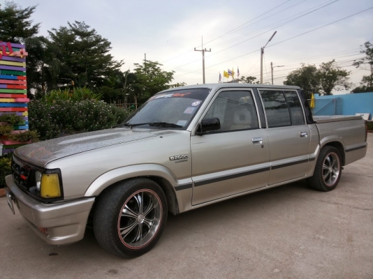 mazda b2500  รถบ้านพร้อมใช้ 4ประตู หรู แรง ประหยัด
