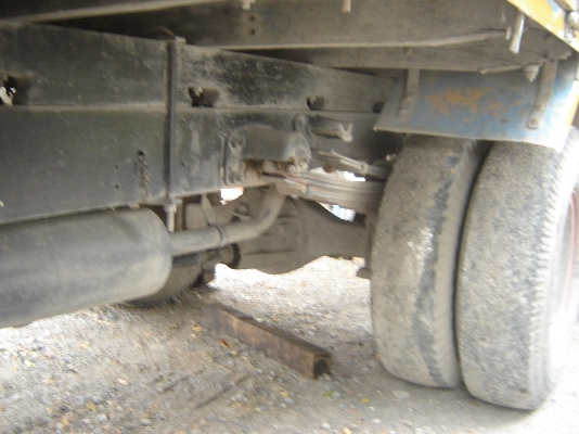 ลดราคาแล้วขายรถหกล้อ Isuzu   85 แรงม้า ราคา 135000 บาท โทร. 0892406621