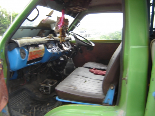 ลดราคาแล้วขายรถหกล้อ Isuzu   85 แรงม้า ราคา 135000 บาท โทร. 0892406621