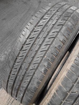 205/70R15  MICHELIN vaplix  สวย เสมอ ดอกยางหนาเท่ากัน 4 เส้น TEL.081-427-3941
