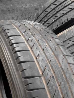 205/70R15  MICHELIN vaplix  สวย เสมอ ดอกยางหนาเท่ากัน 4 เส้น TEL.081-427-3941