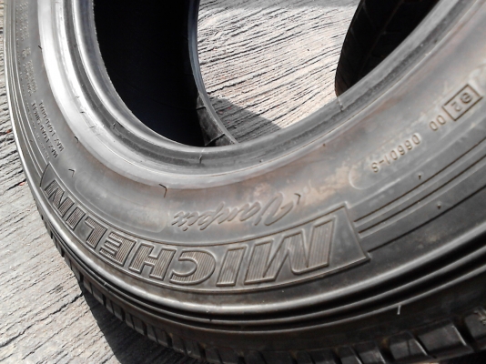 205/70R15  MICHELIN vaplix  สวย เสมอ ดอกยางหนาเท่ากัน 4 เส้น TEL.081-427-3941